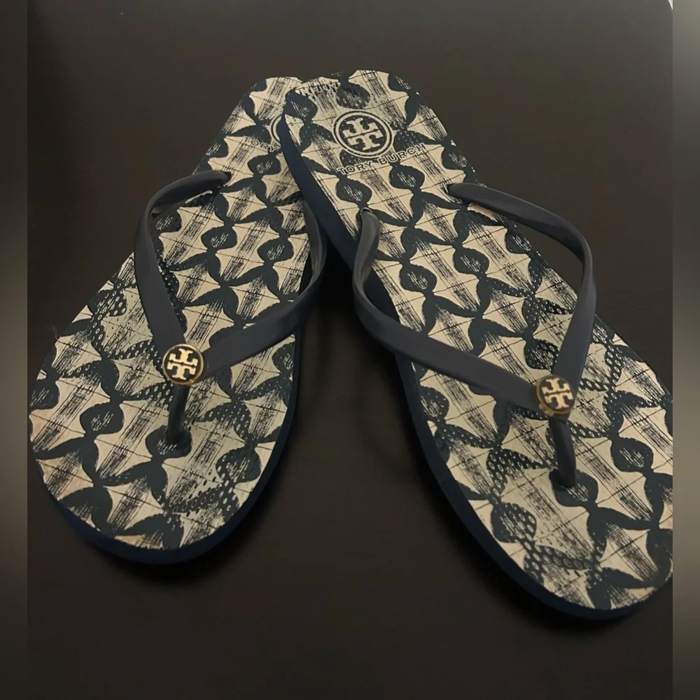 Tory Burch Navy Printed Flip Flops - Picture 4 of 6